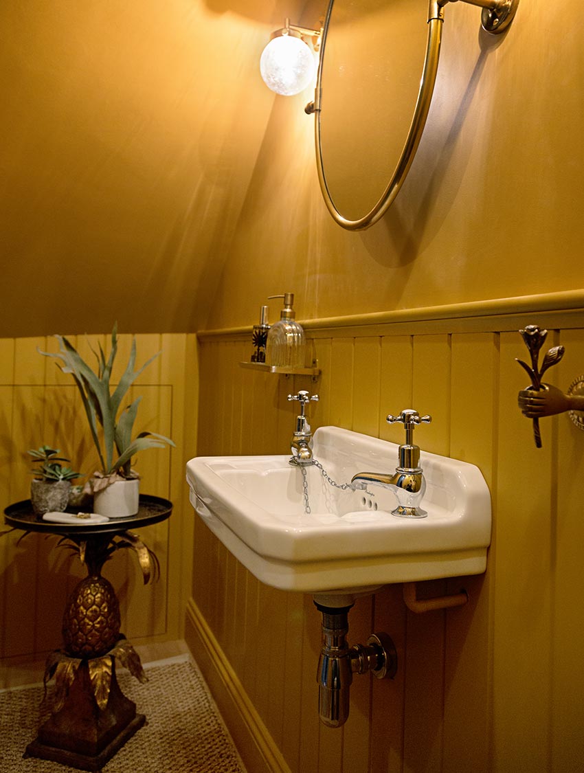 Bathroom & Cloakroom